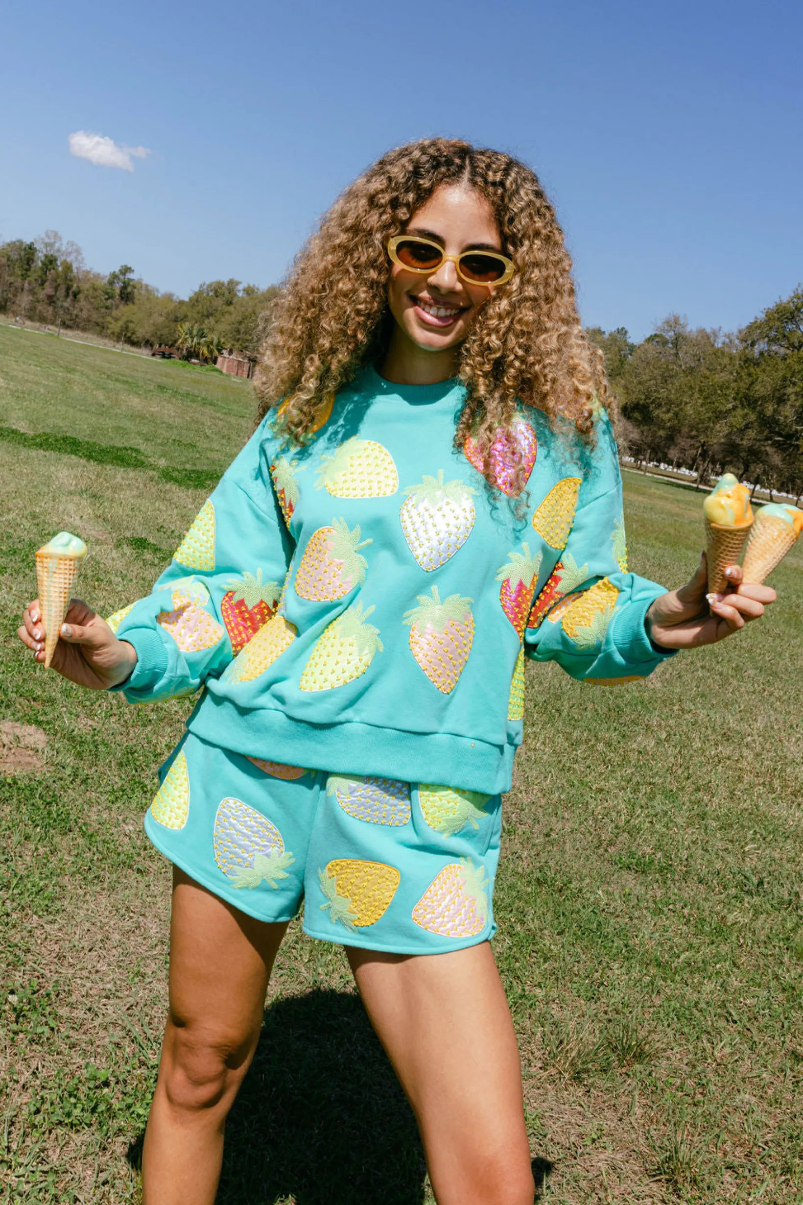 Aqua Scattered Strawberry Short