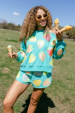 Aqua Scattered Strawberry Short