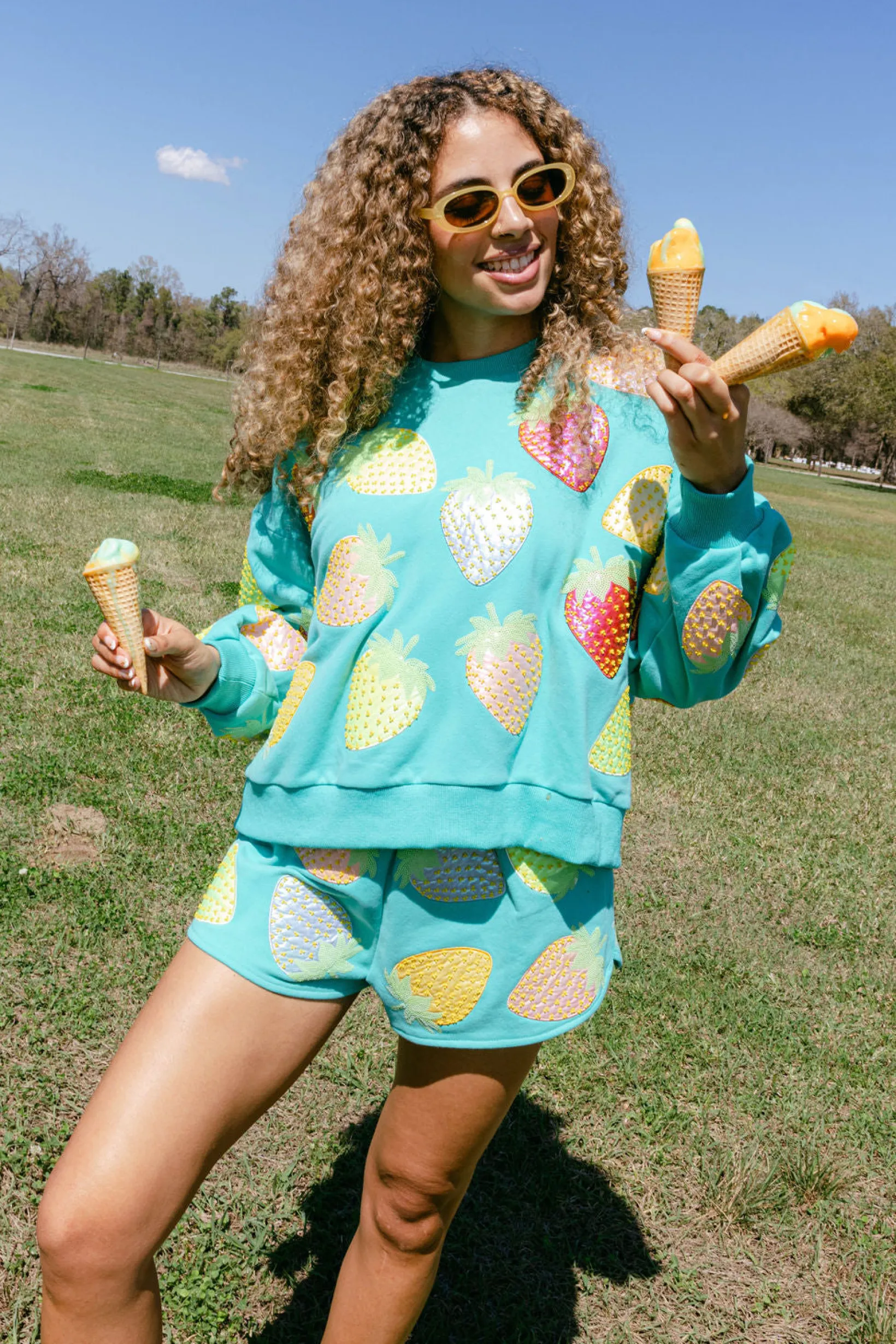 Aqua Scattered Strawberry Short