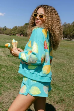 Aqua Scattered Strawberry Short