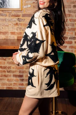 Beige Flying Witch Collar Short